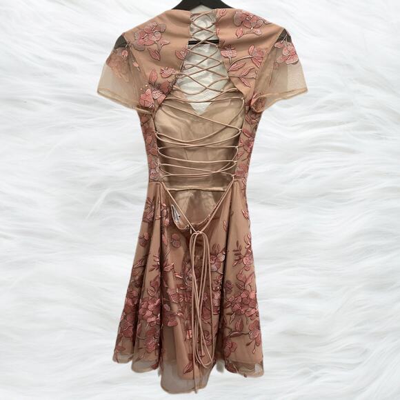 NWT TwoSisters the label SASKIA DRESS EMBROIDERY ROSE size 4 - Picture 4 of 9